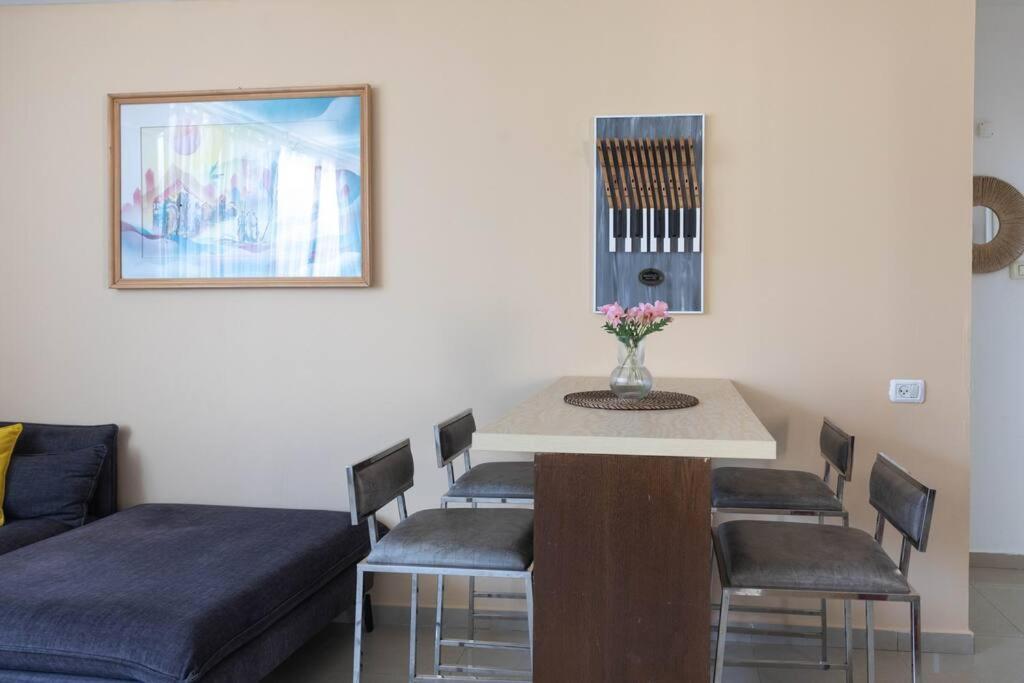 Urban Oasis- 3 - Prime - Private Parking - By Bookiz * Tel-Aviv