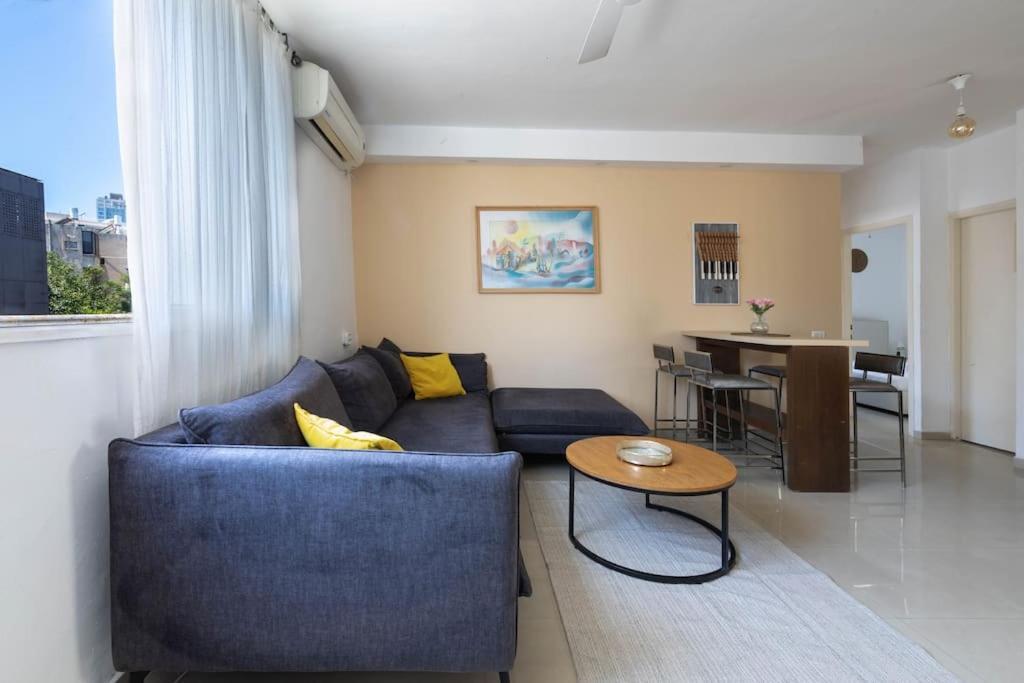 Appartement Urban Oasis- 3 - Prime - Private Parking - By Bookiz Tel-Aviv