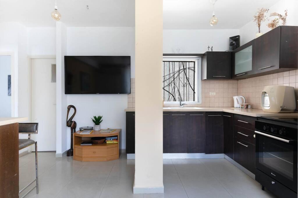 Urban Oasis- 3 - Prime - Private Parking - By Bookiz *