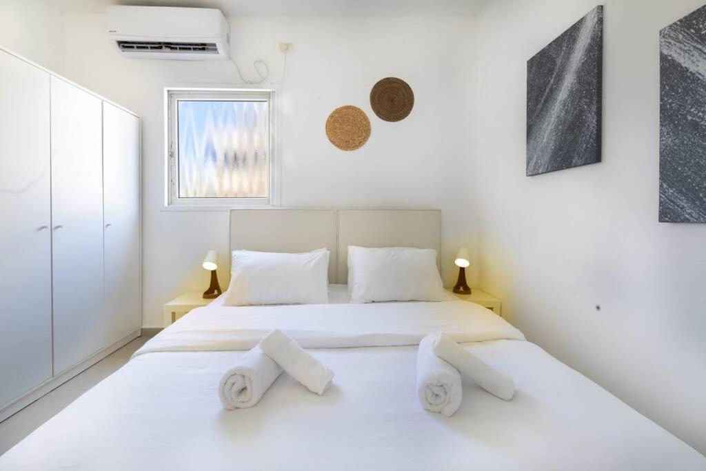 Urban Oasis- 3 - Prime - Private Parking - By Bookiz * Tel-Aviv