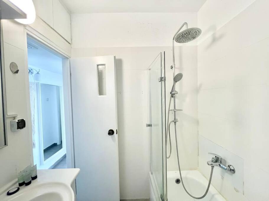 Appartement Urban Oasis- 3 - Prime - Private Parking - By Bookiz Tel-Aviv