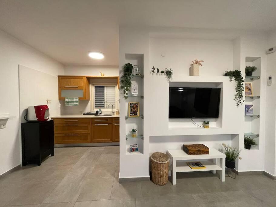 Apartment Urban Oasis- 3 - Prime - Private Parking - By Bookiz *