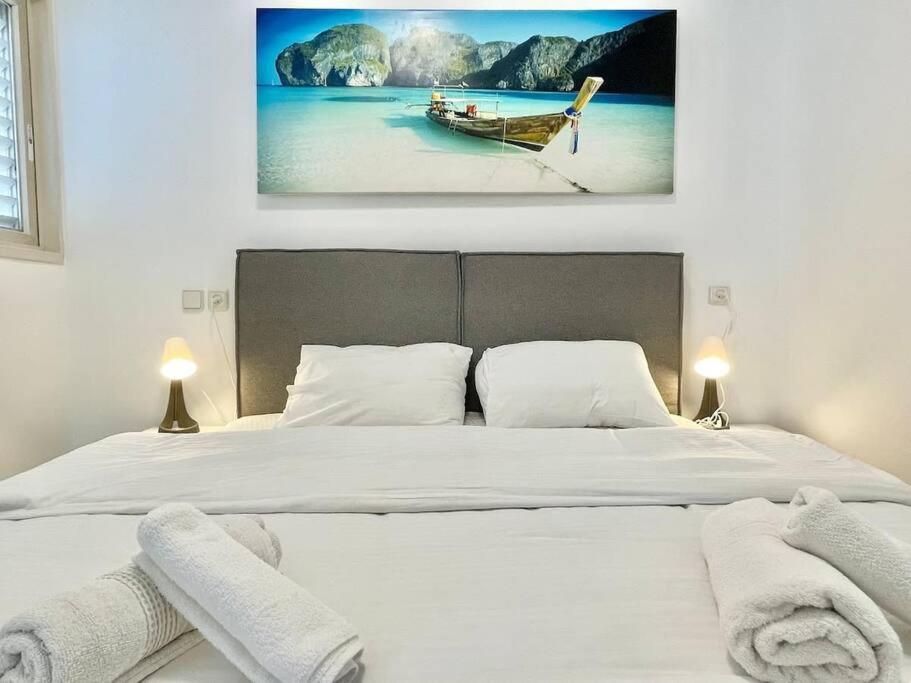 Appartement Urban Oasis- 3 - Prime - Private Parking - By Bookiz Tel-Aviv