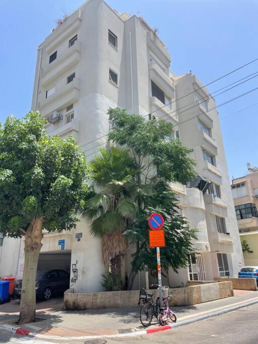 Urban Oasis- 3 - Prime - Private Parking - By Bookiz תל אביב