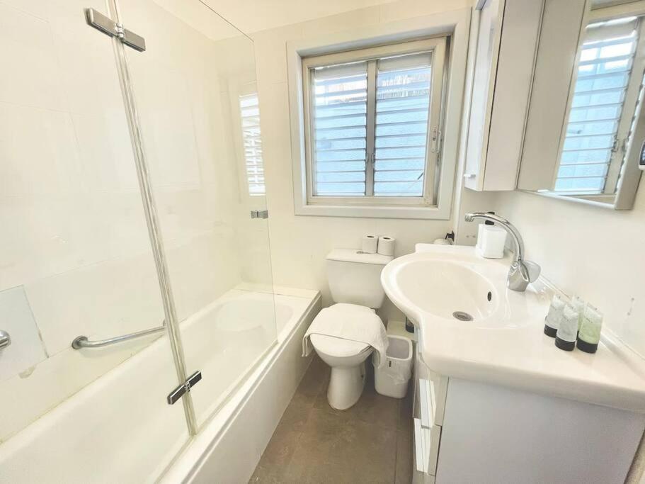 Apartment Urban Oasis- 3 - Prime - Private Parking - By Bookiz