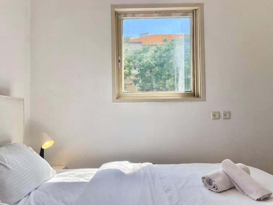 Apartment Urban Oasis- 3 - Prime - Private Parking - By Bookiz *