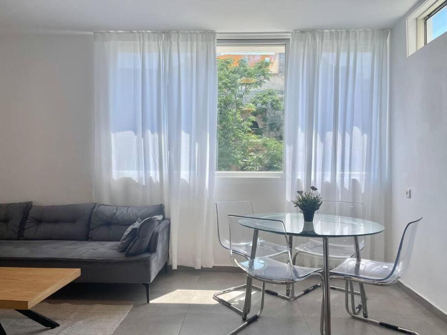 Urban Oasis- 3 - Prime - Private Parking - By Bookiz Tel-Aviv
