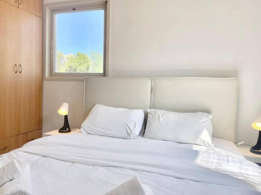 Urban Oasis- 3 - Prime - Private Parking - By Bookiz * Tel-Aviv