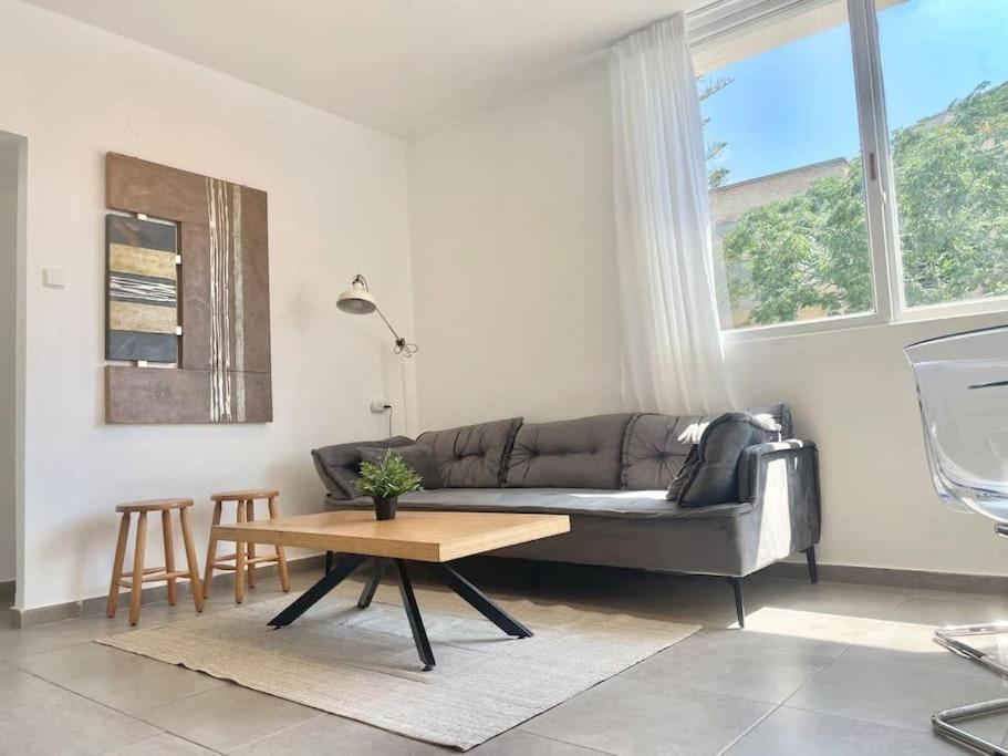Urban Oasis- 3 - Prime - Private Parking - By Bookiz Apartment *